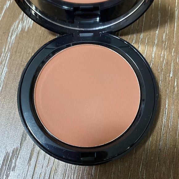 🆕 BOBBI BROWN Bronzing Powder (Deep 4) - Picture 9 of 11